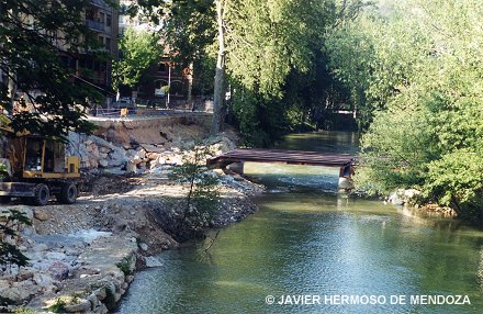 Preparando la construccin del Puente de Los Llanos