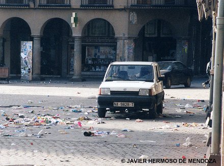 Cualquier domingo en la plaza del Los Fueros.