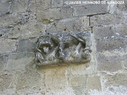 Iglesia de San Martn. Len y hombre armado